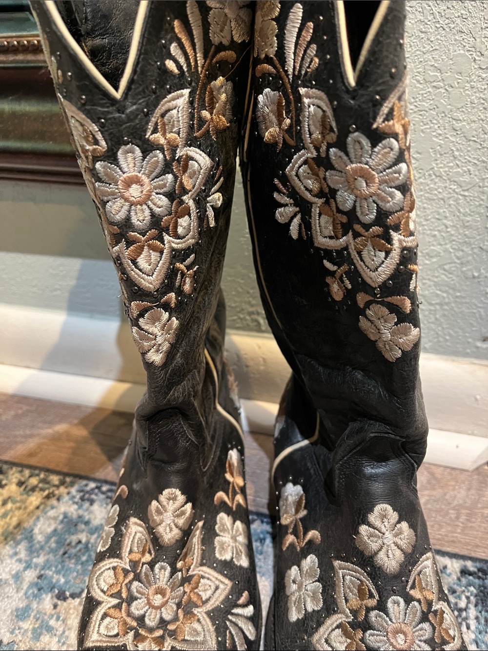 Old Gringo Black Leather Western Boots with Cream & Blush Embroidery - Picture 12 of 12